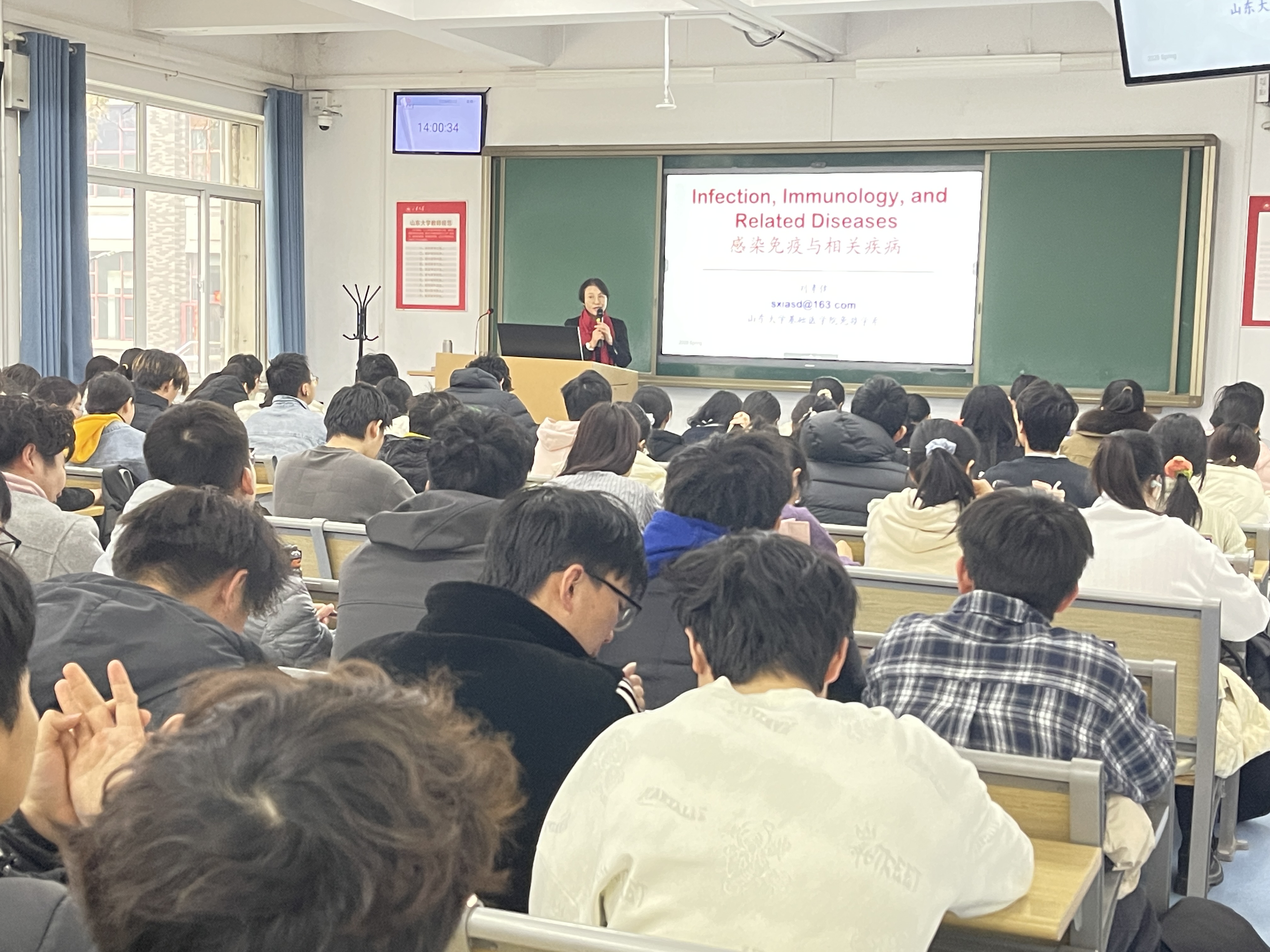 基础医学院领导深入教学一线 共听开学第一课