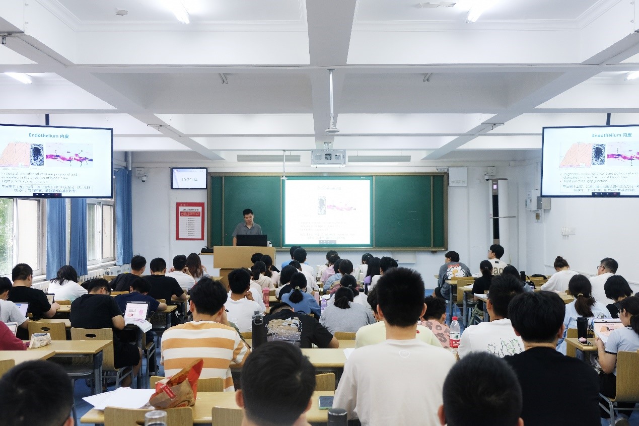 新学期基础医学院领导深入教学一线同听开学第一课