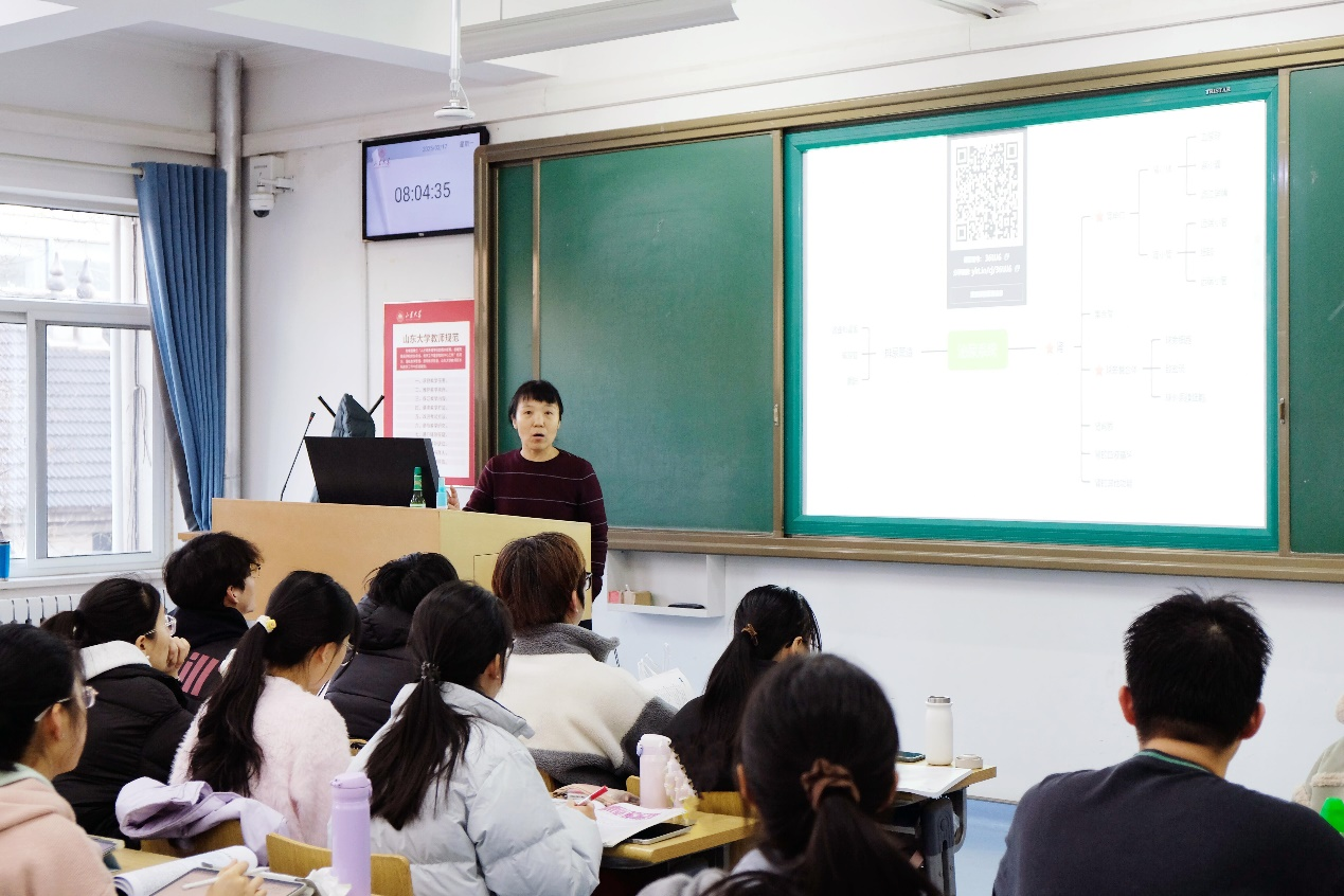 基础医学院领导深入教学一线 共听开学第一课